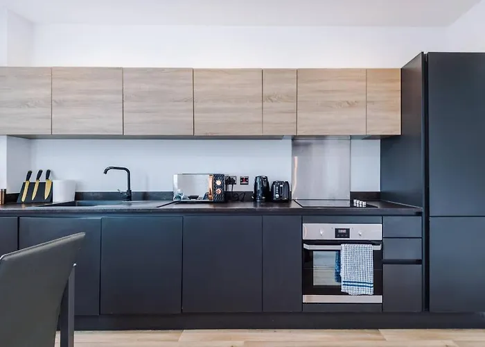 Stunning 2-Bedroom Apartment In Bolton