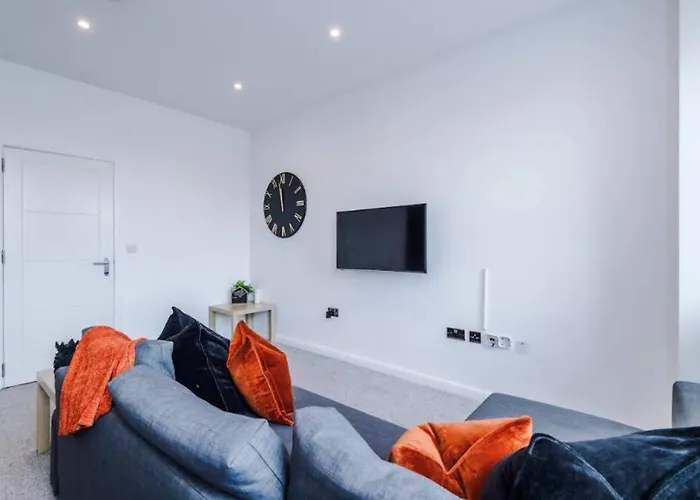 Stunning 2-Bedroom Apartment In Bolton