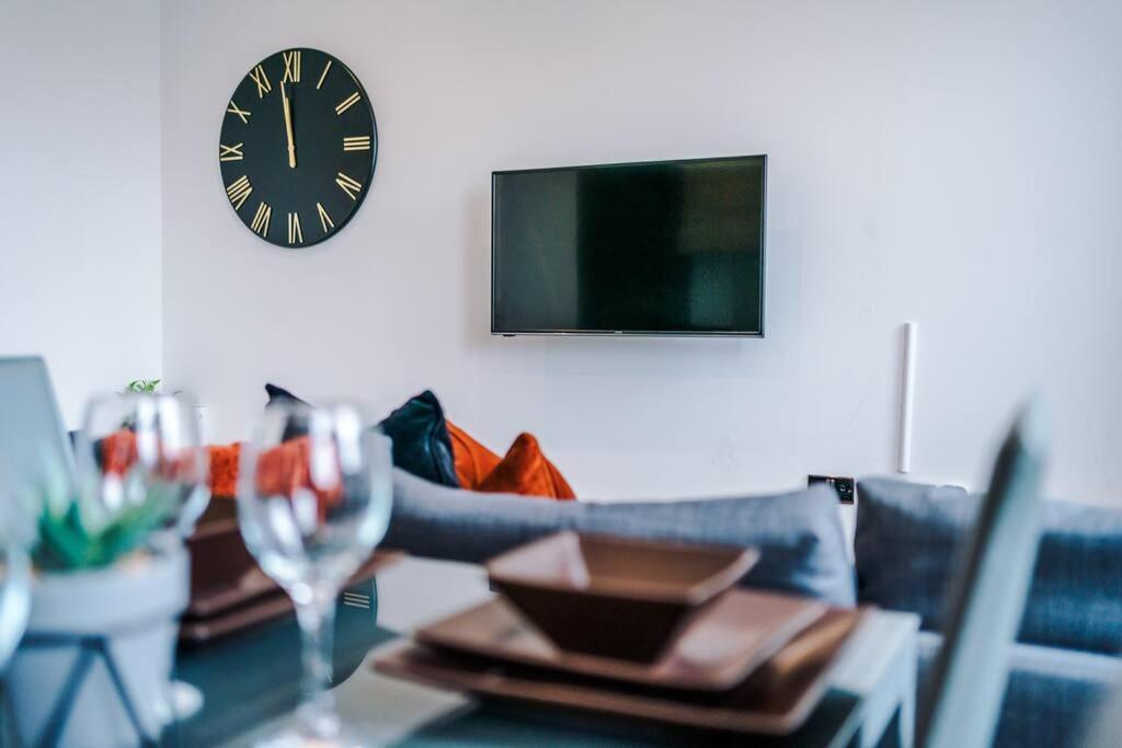 Stunning 2-bedroom In * Bolton