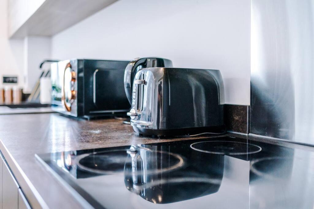 Stunning 2-bedroom In * Bolton