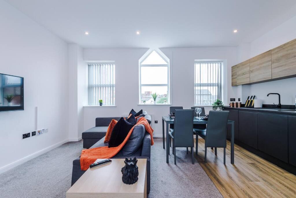 Stunning 2-bedroom In * Bolton